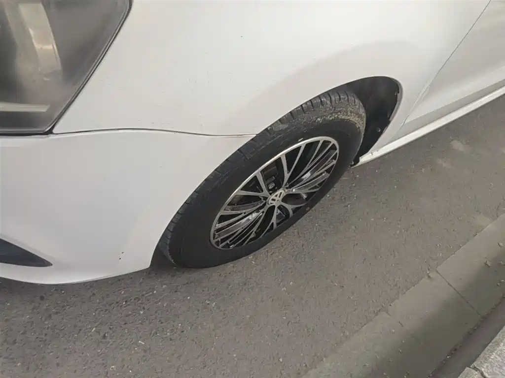 Volkswagen Polo 2016 1.4L Automatic Trend фото 25