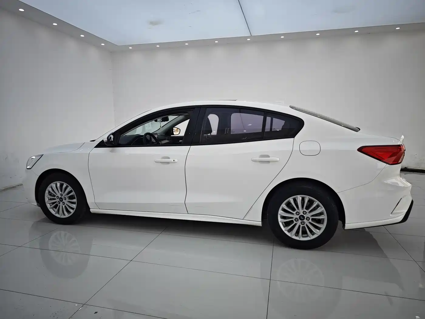 Ford Focus 2020 2020 Sedan EcoBoost 180 Automatic Sharp Trend Type