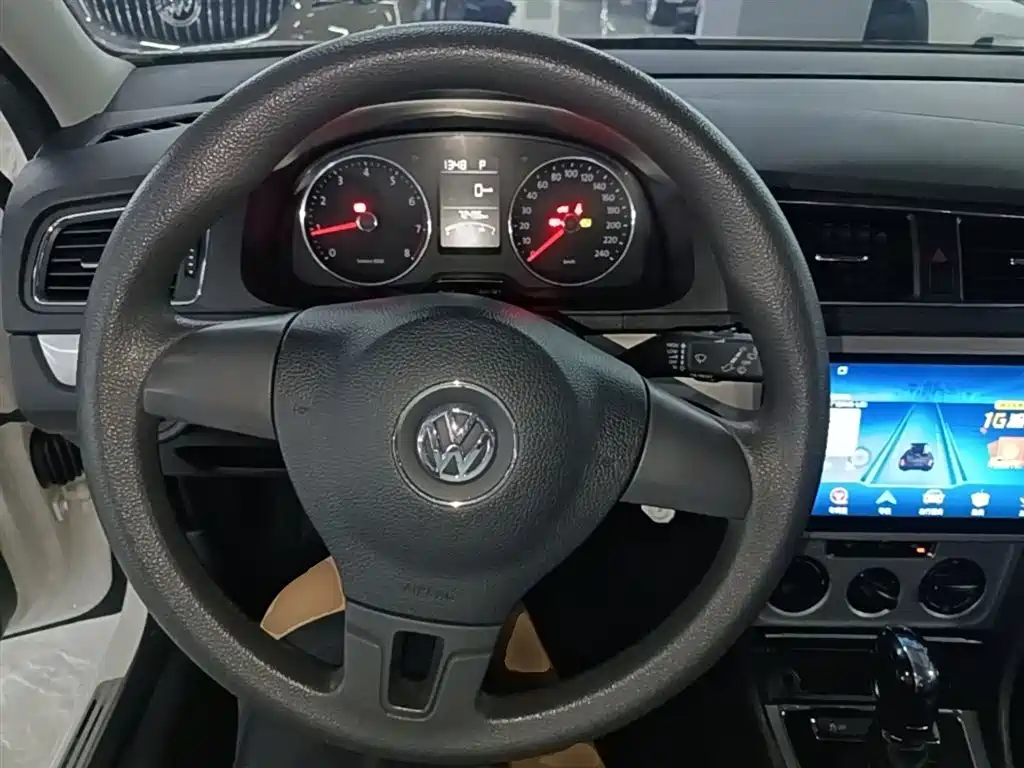 Volkswagen Lavida Tour 2013 1.6L Automatic Comfort фото 11