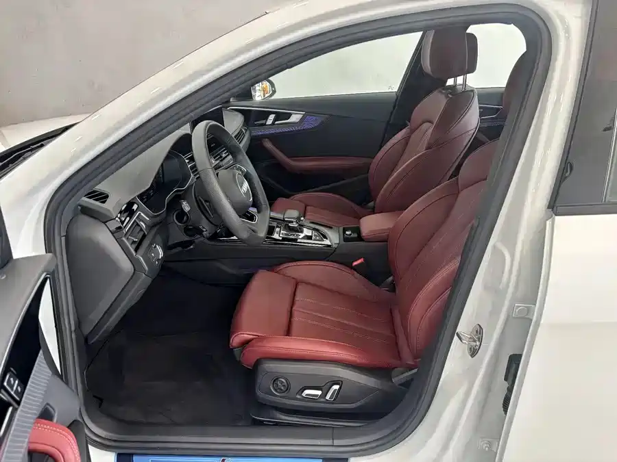 Audi A4L 2025 2 Million Celebration Edition 40 TFSI Luxury Dynamic фото 4