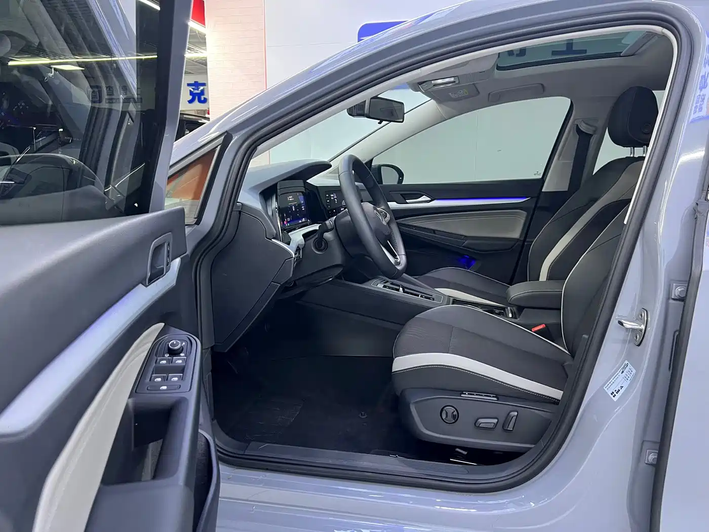 Volkswagen Golf 2023 280TSI DSG Pro фото 11