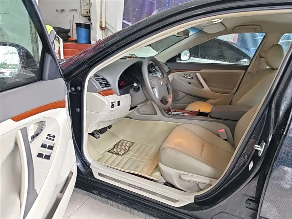Toyota Camry 2013 200E Classic Elite Edition фото 16