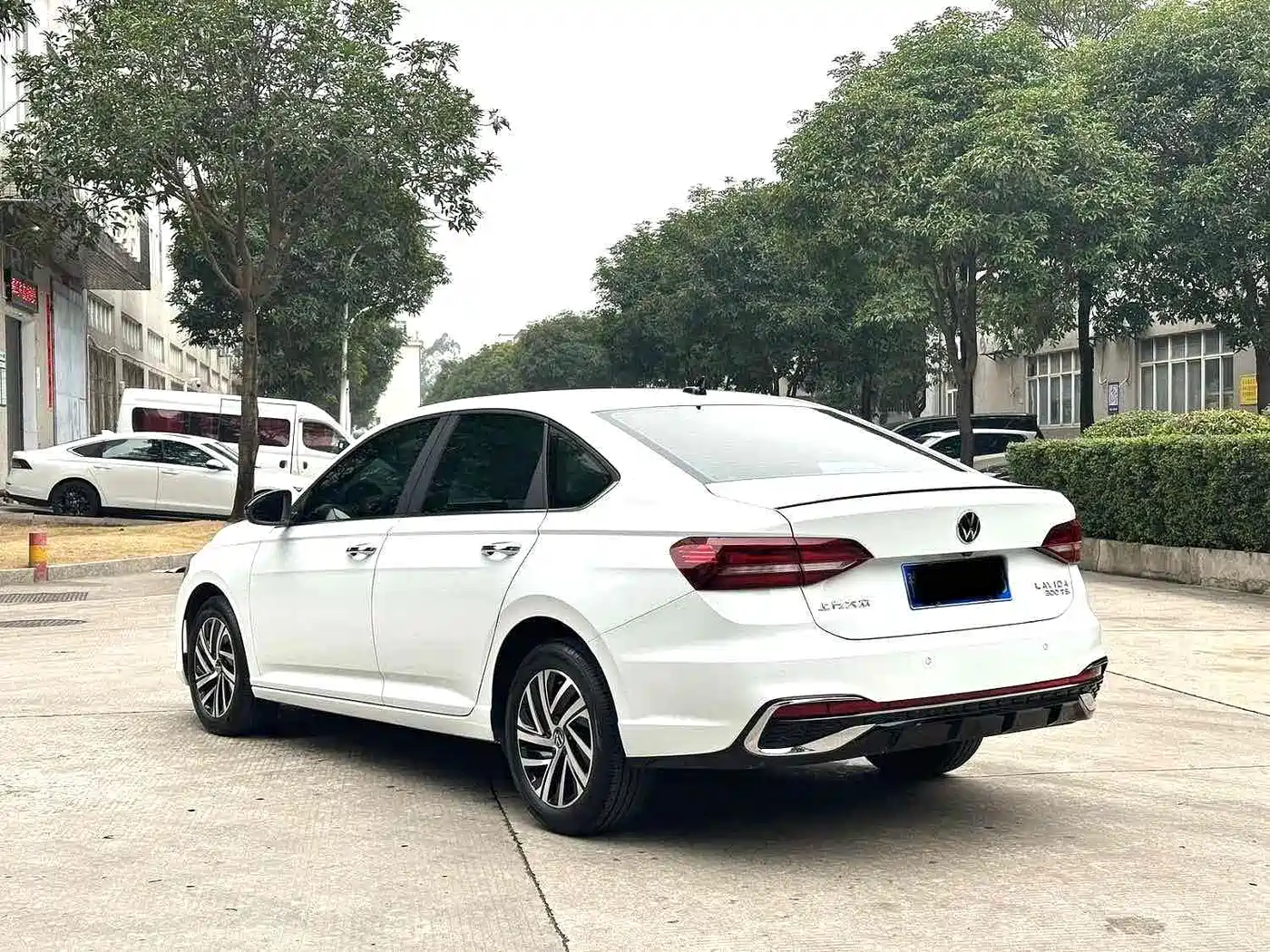 Volkswagen Lavida 2023 300TSI DSG Starlight Full Comfort Edition фото 5