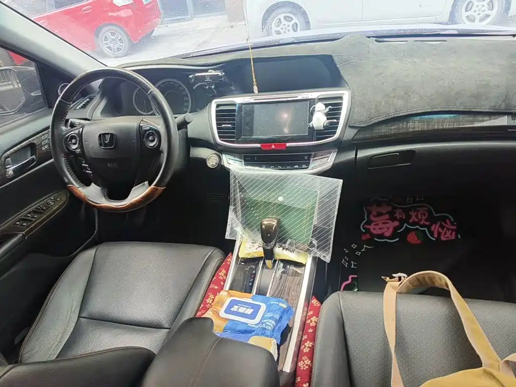 Фото 12 - Honda Accord