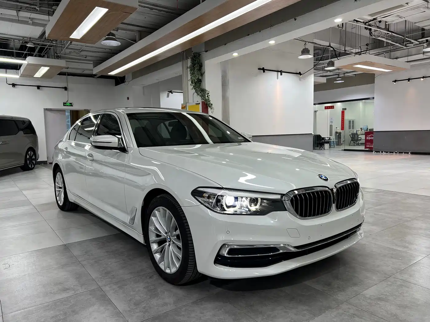 BMW 5 Series 2020 525Li Luxury Package фото 3