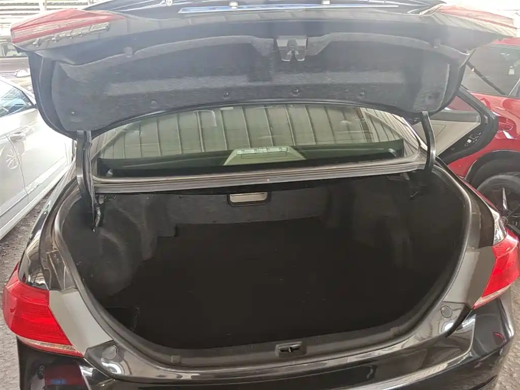 Toyota Camry 2013 200E Classic Elite Edition фото 19