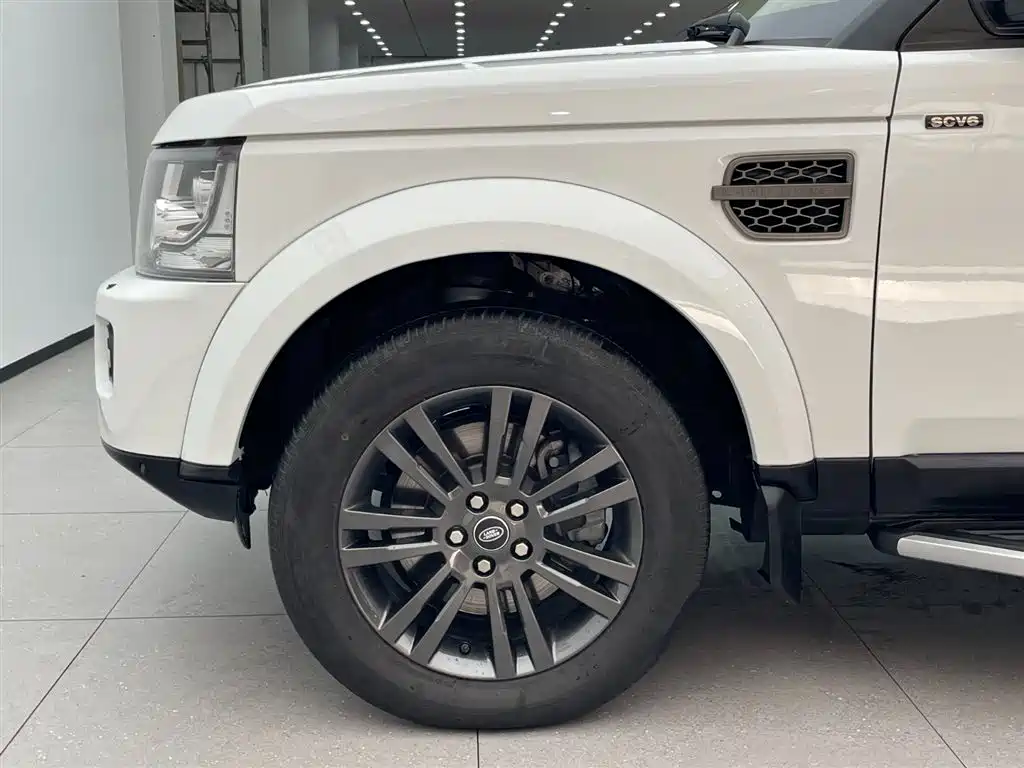 Land Rover Discovery 2016 3.0 SC V6 SE фото 6