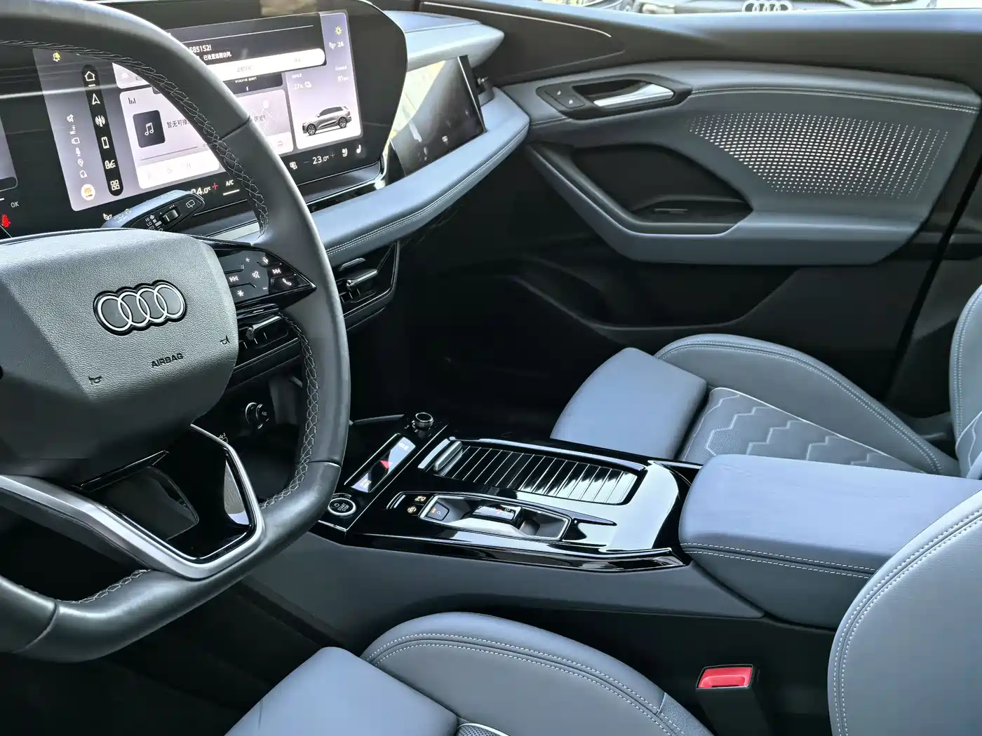 AUDI Q6L E TRON