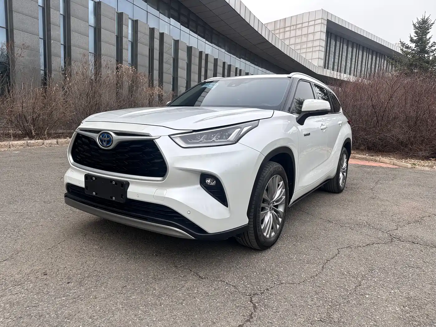 Toyota Highlander 2022 Model Dual Engine 2.5L 4WD Premium Edition 7-Seater