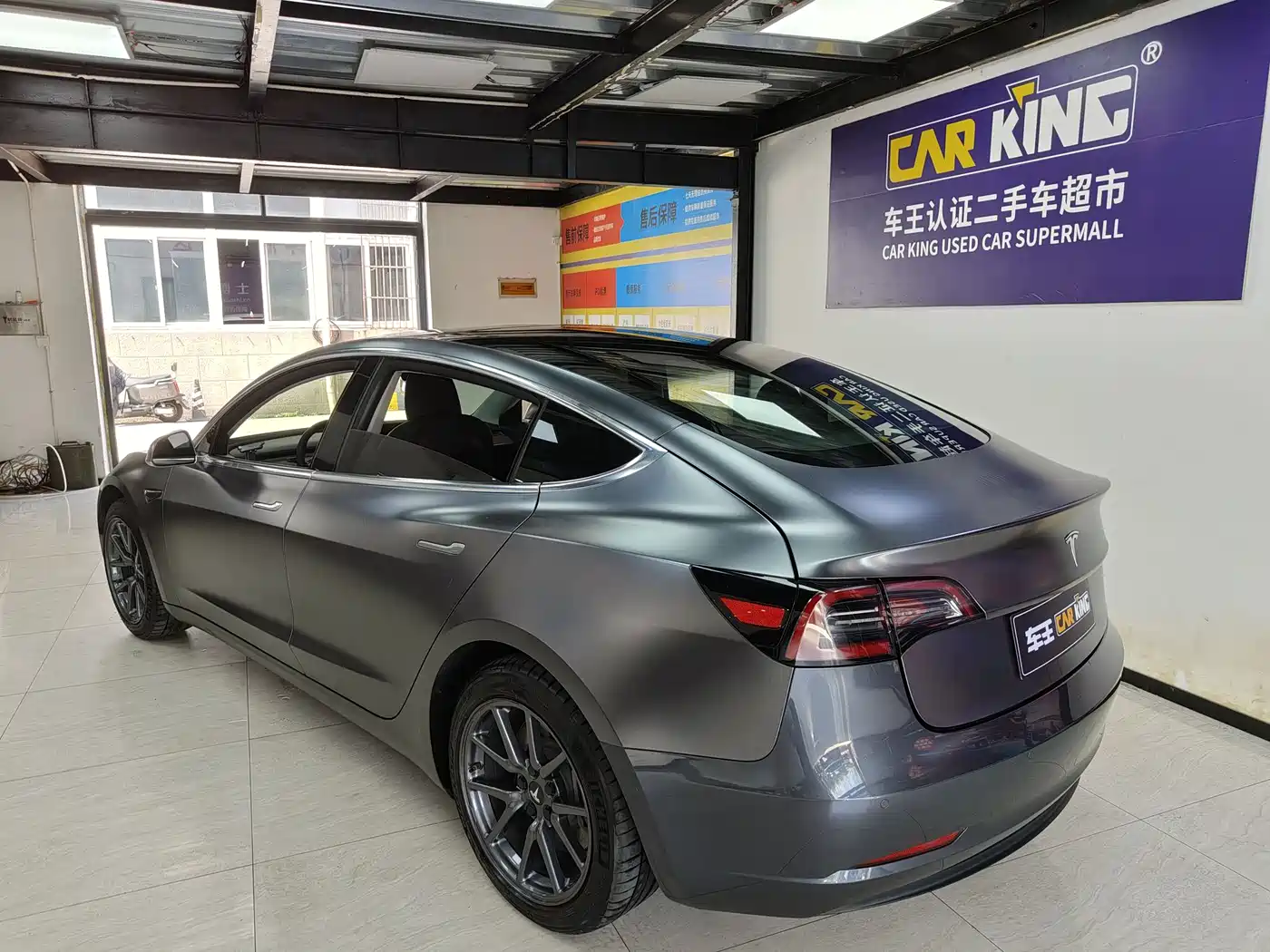 TESLA MODEL 3