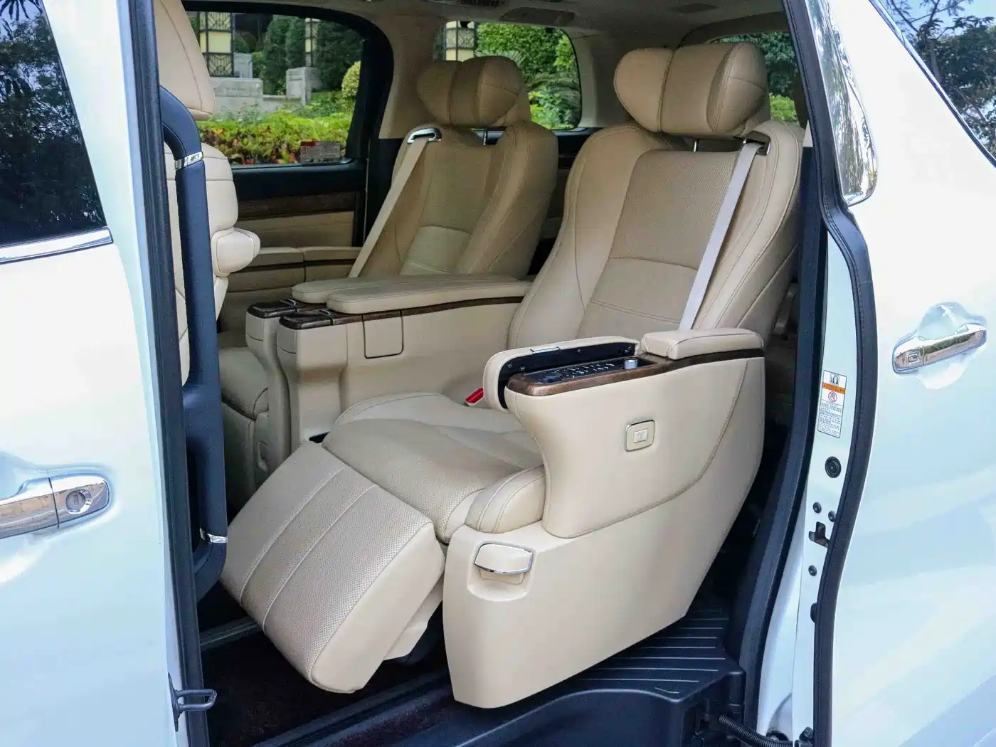 Toyota Alphard 2018 3.5L Premium фото 10
