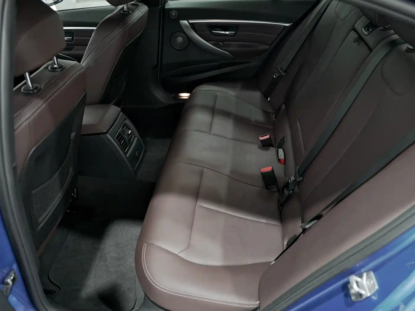 BMW 3 Series 2019 320i M Sport Black Night Edition фото 16