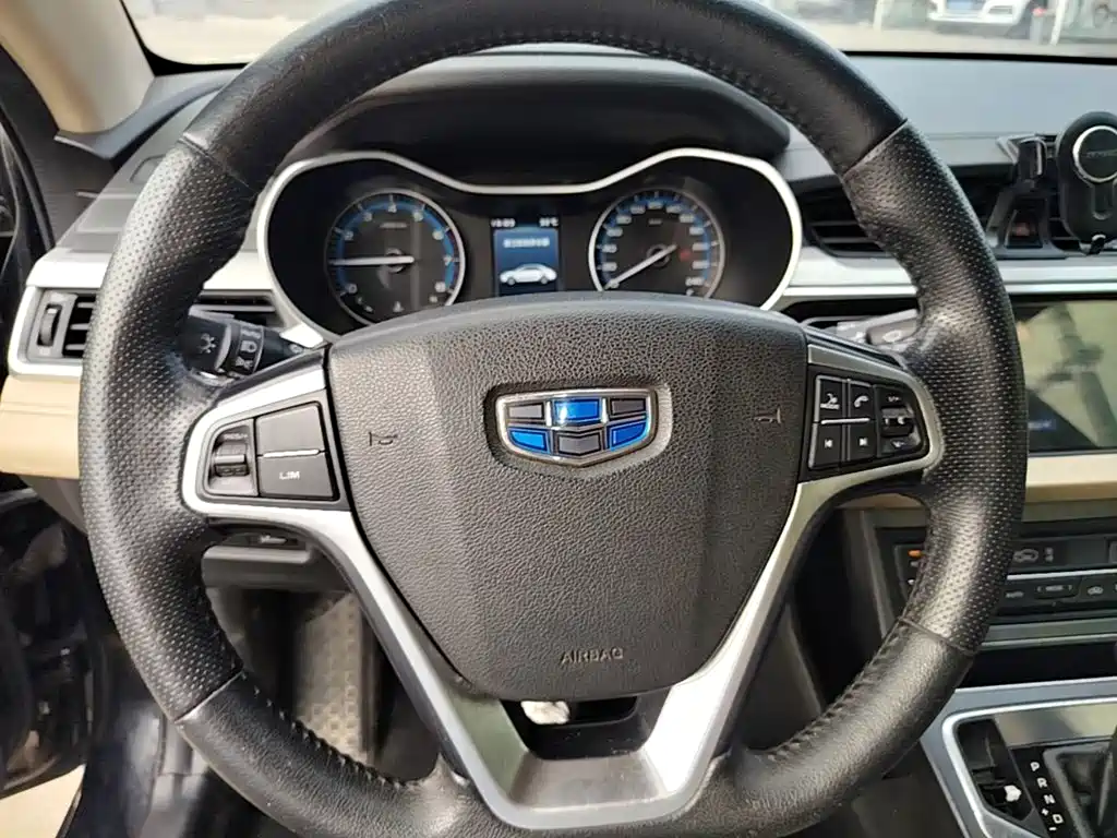 Фото 11 - Geely Emgrand