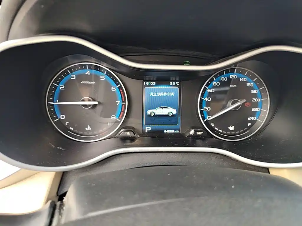 Фото 12 - Geely Emgrand