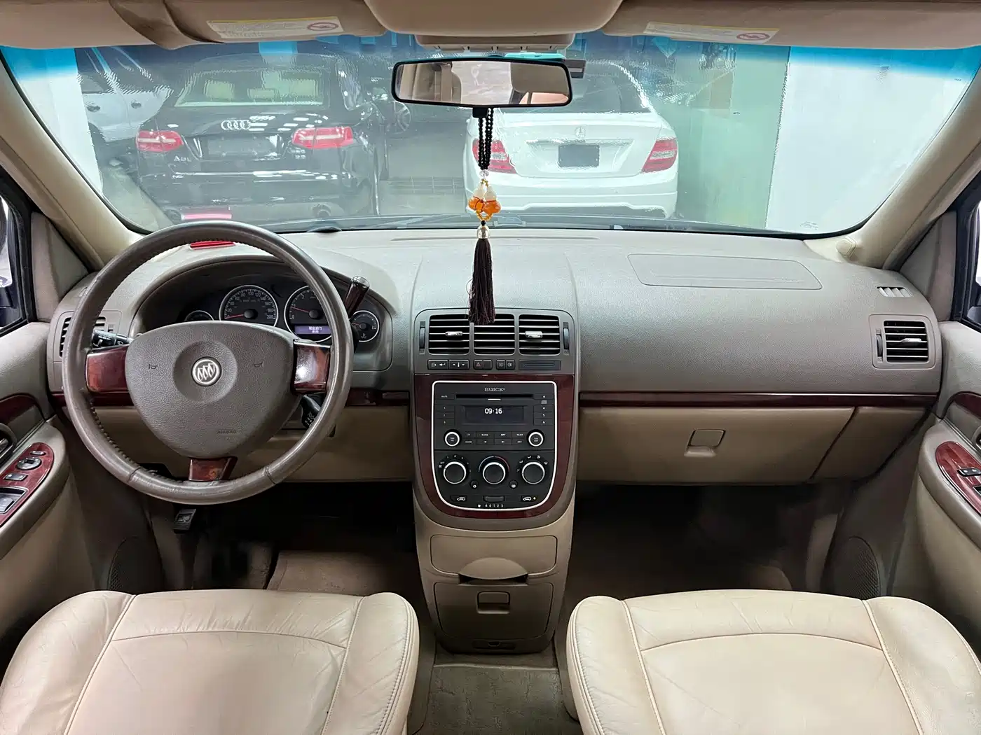 Photo 8 - Buick GL8