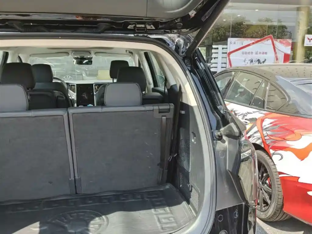 Hongqi HS7 PHEV 2024 2.0T PHEV 4WD Flagship Edition 6-seater фото 11