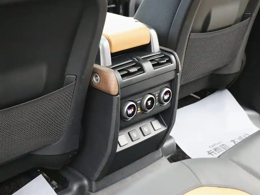 Land Rover Defender 2024 110 3.0T P400 X фото 20
