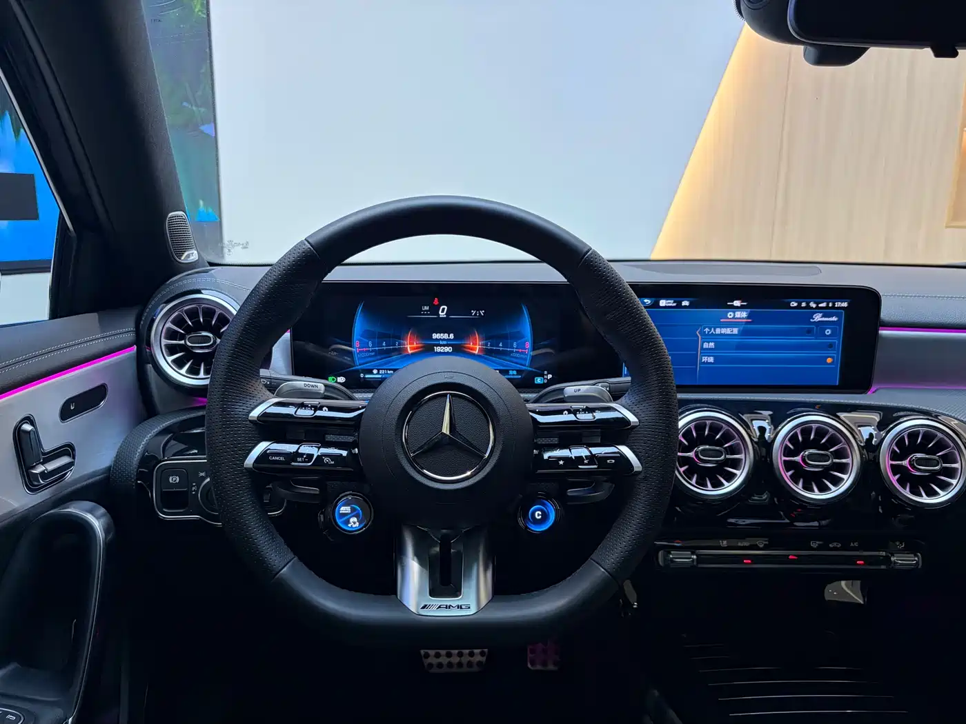 Mercedes-Benz A-Class AMG 2025 AMG A 35 L 4MATIC фото 13