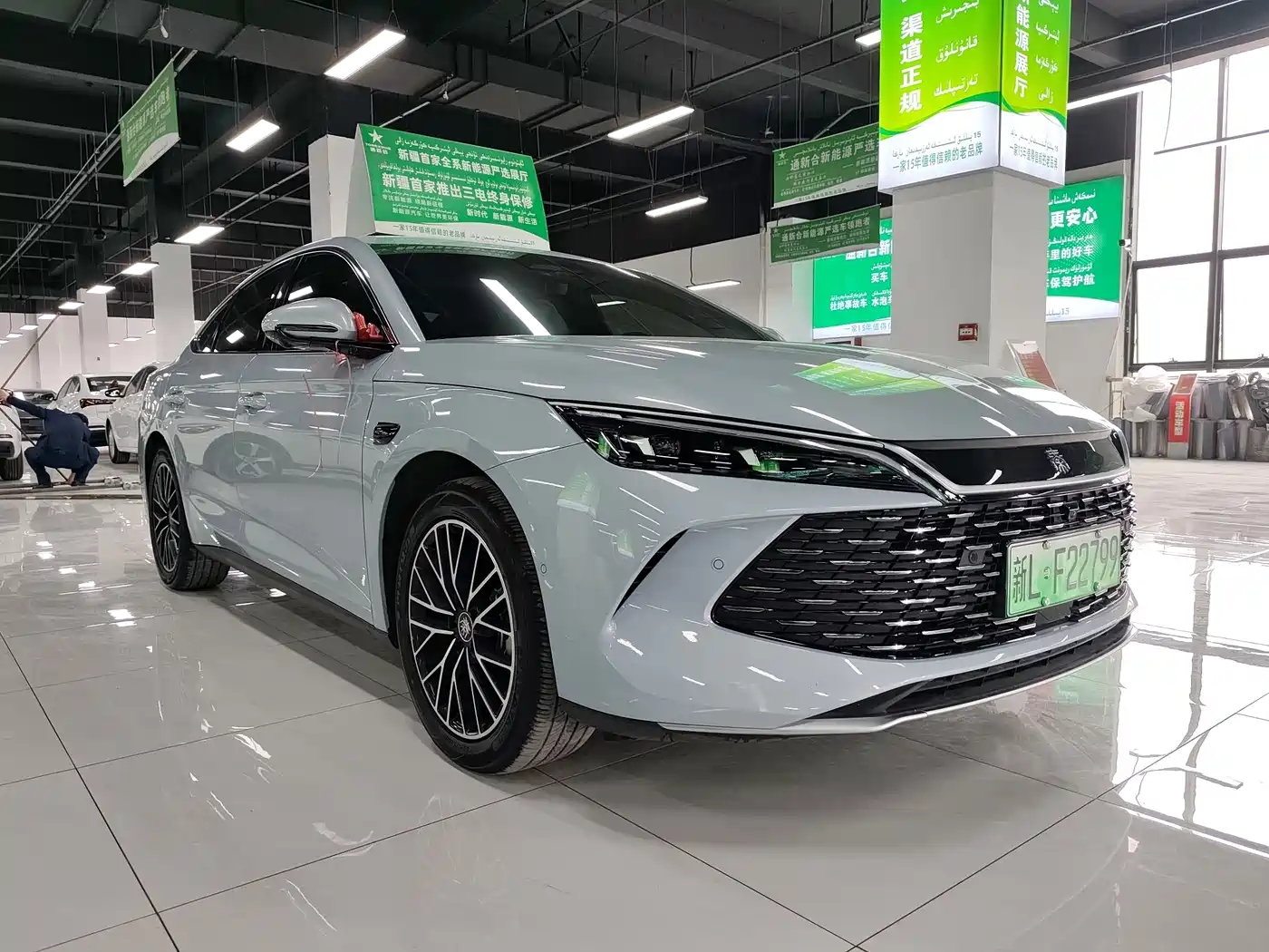 BYD Qin L 2025 DM-i Smart Drive Edition 120KM Excellence Type фото 3