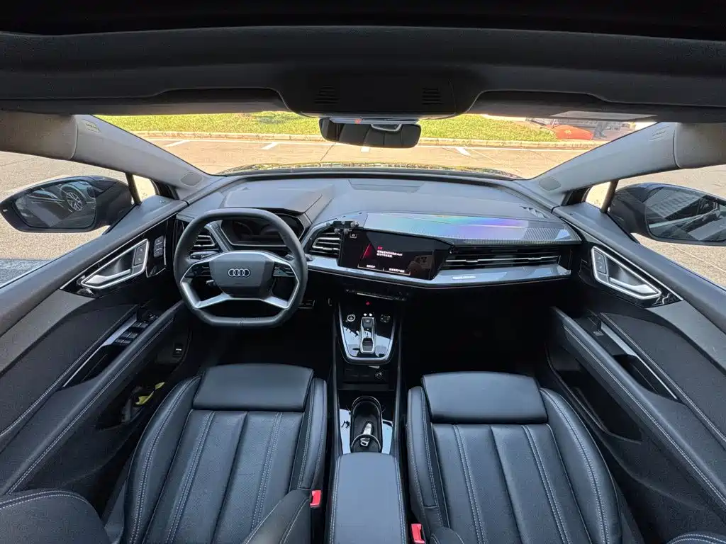 Photo 20 - Audi Q4 e-tron