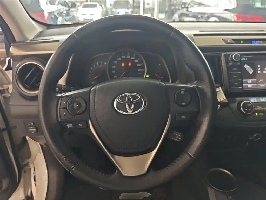 Toyota RAV4 Rongfang 2015 2.5L Automatic 4WD Elite Edition фото 11