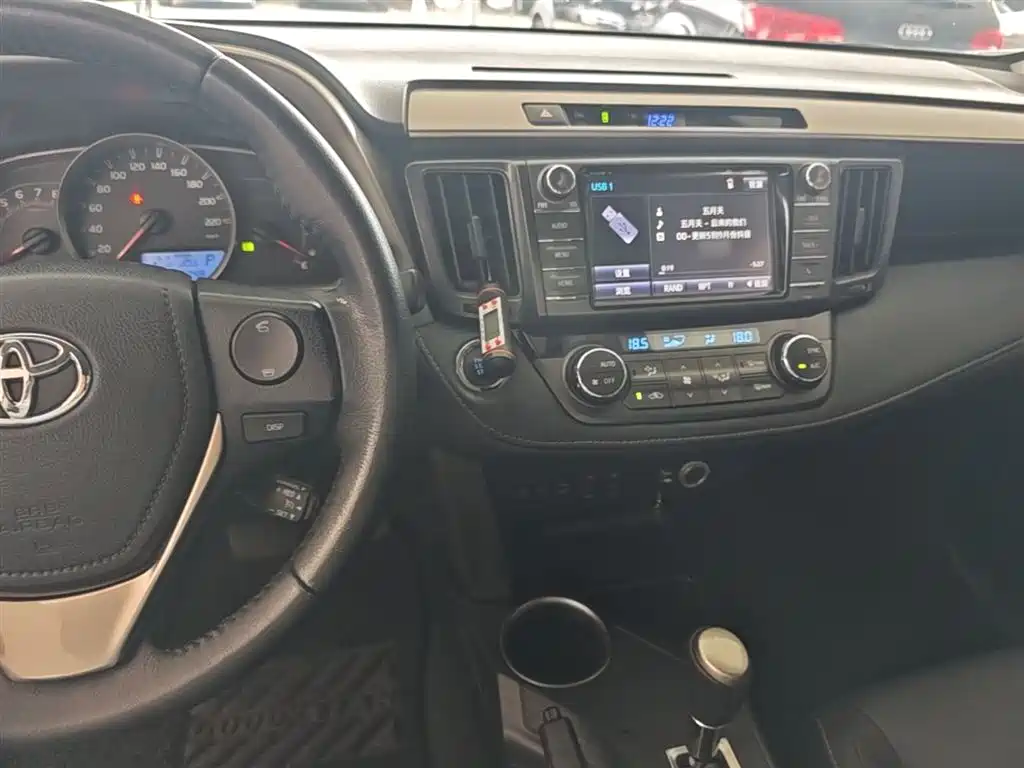 Toyota RAV4 Rongfang 2015 2.5L Automatic 4WD Elite Edition фото 10