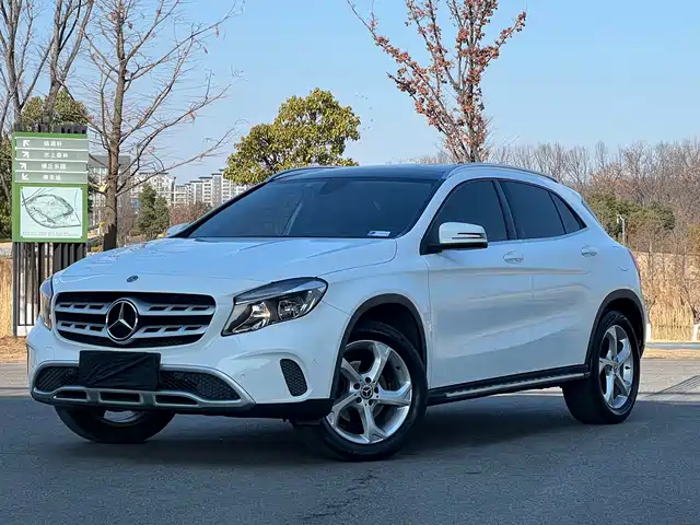 MERCEDES-BENZ GLA