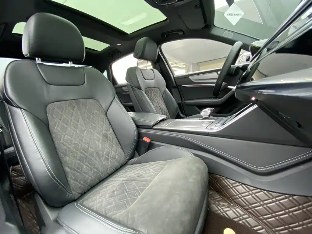 Фото 9 - Audi A6L