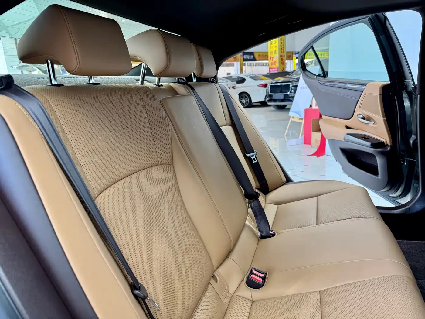 Lexus ES 2021 200 Luxury Edition фото 12