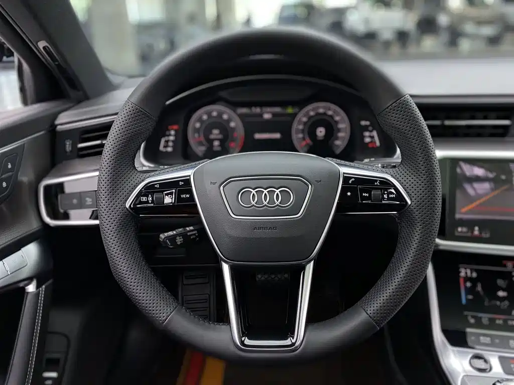 Фото 13 - Audi A6L