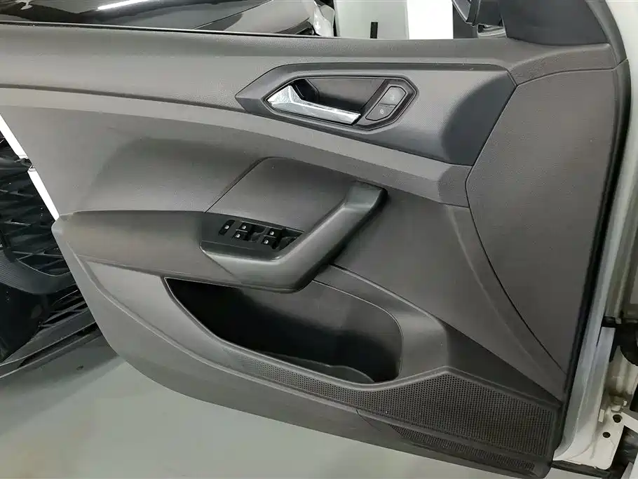 VOLKSWAGEN TU KAI