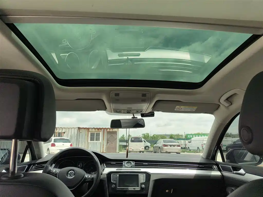 Volkswagen Magotan 2017 330TSI DSG Leading фото 12