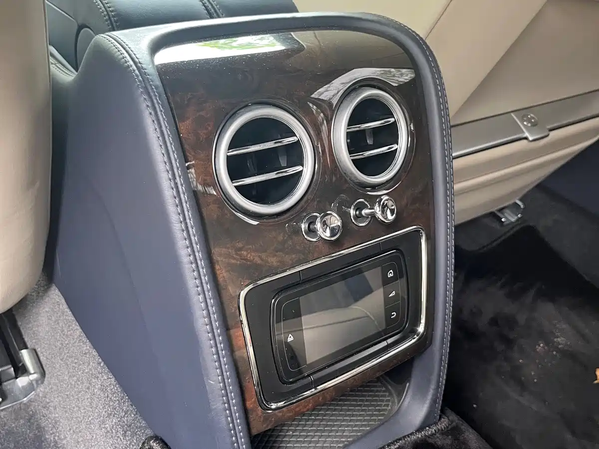Фото 29 - Bentley Flying Spur