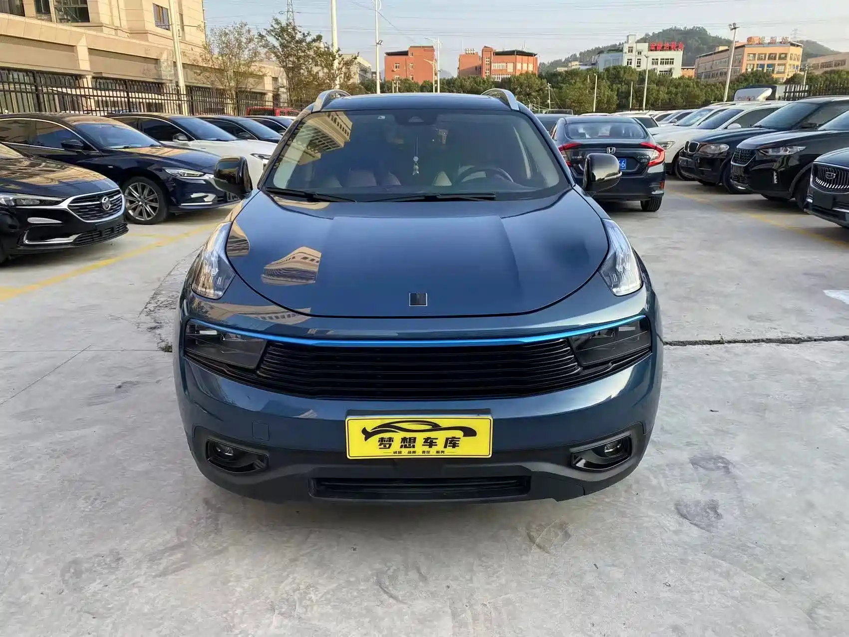 Photo 5 - Lynk & Co 01