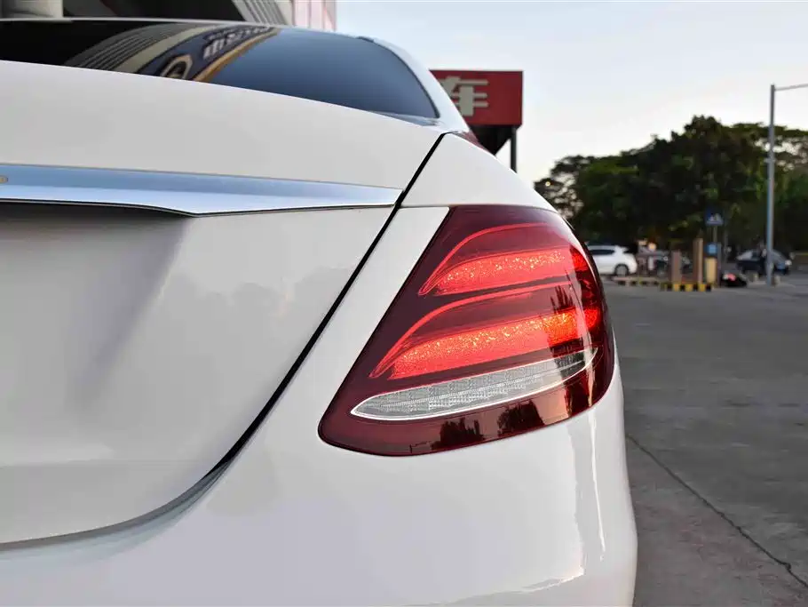 Mercedes-Benz E-Class 2018 E 200 L Sport фото 19
