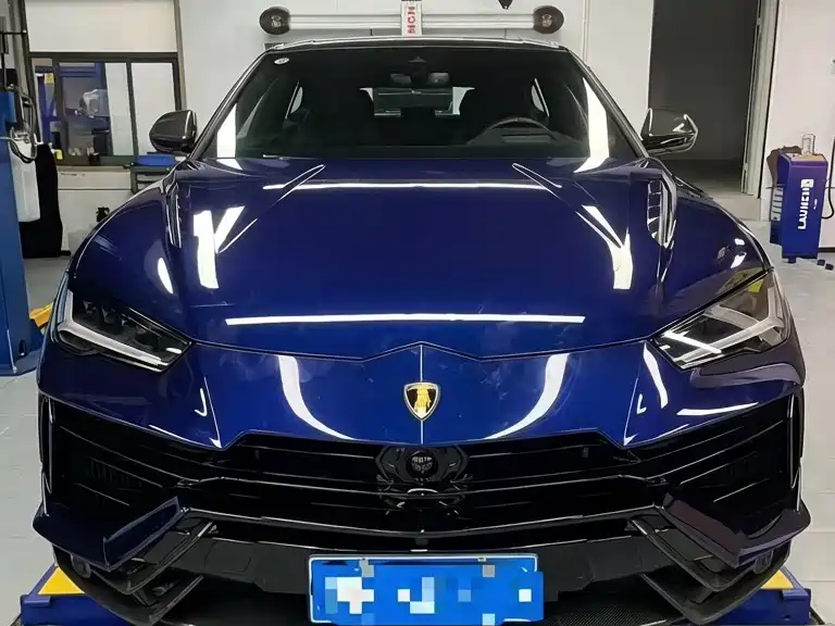 LAMBORGHINI URUS 2023