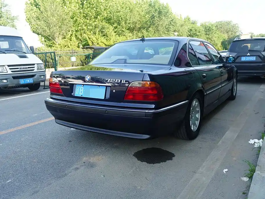 BMW 7 Series фото 13