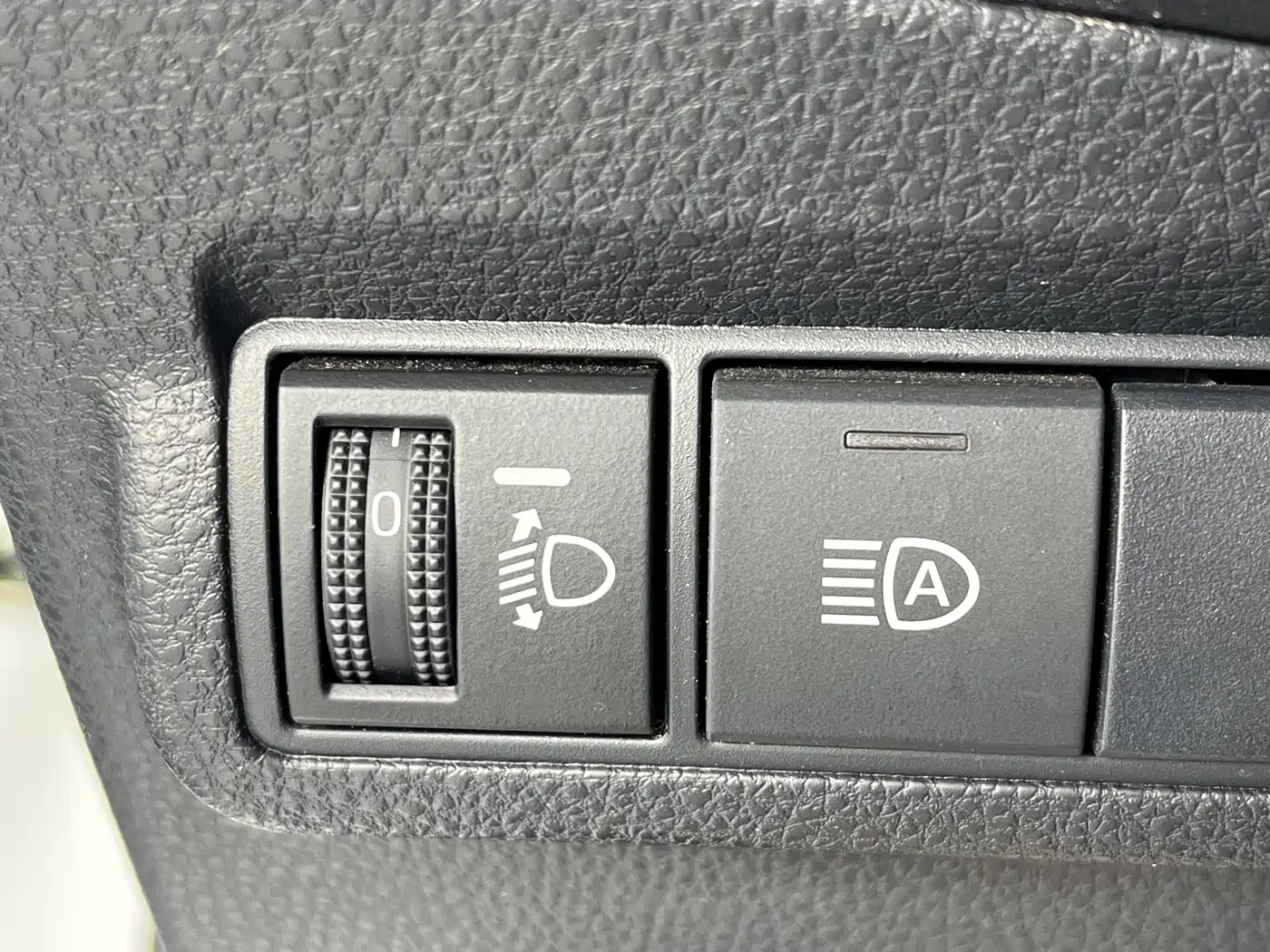 Toyota Frontlander 2023 2.0L CVT Leading Edition фото 27