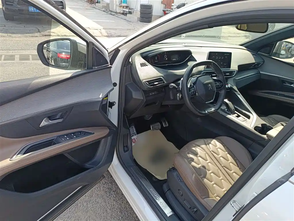 Peugeot 5008 2017 380THP 7-Seater Luxury GT Edition фото 12