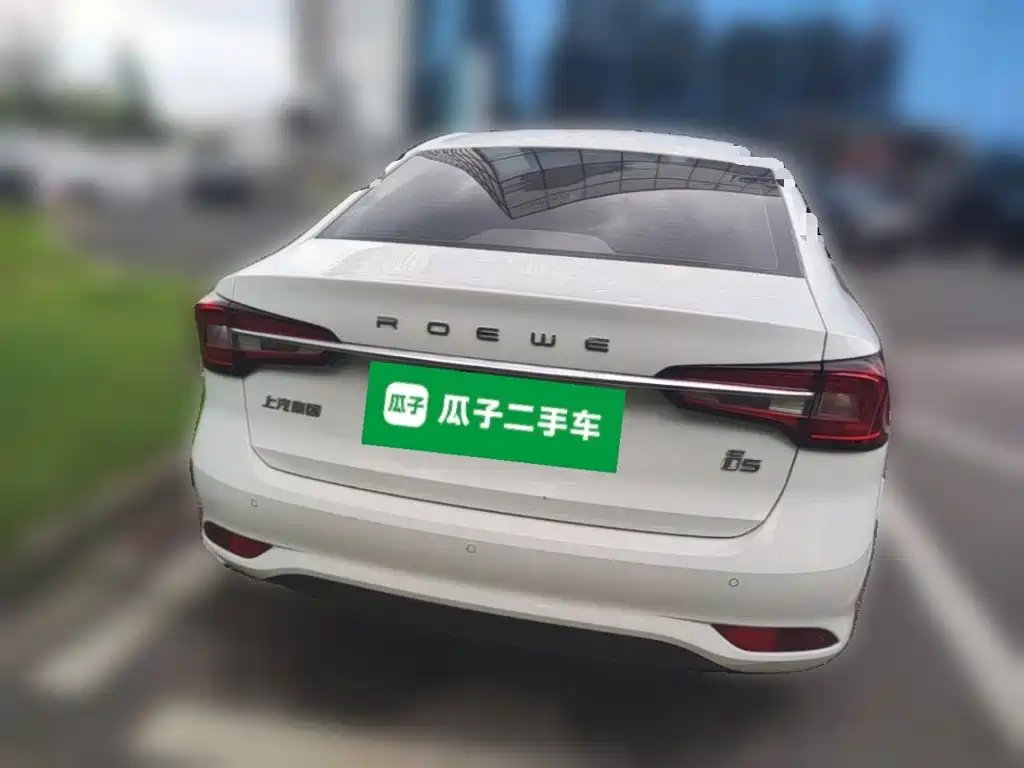 Фото 8 - Roewe i5