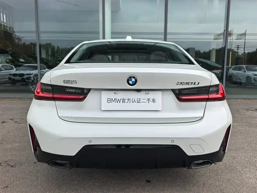 BMW 3 Series 2025 330Li M Sport Night Edition фото 4