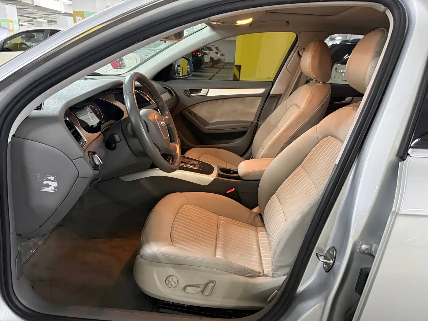 Audi A4L 2011 2012 2.0 TFSI Auto Comfort