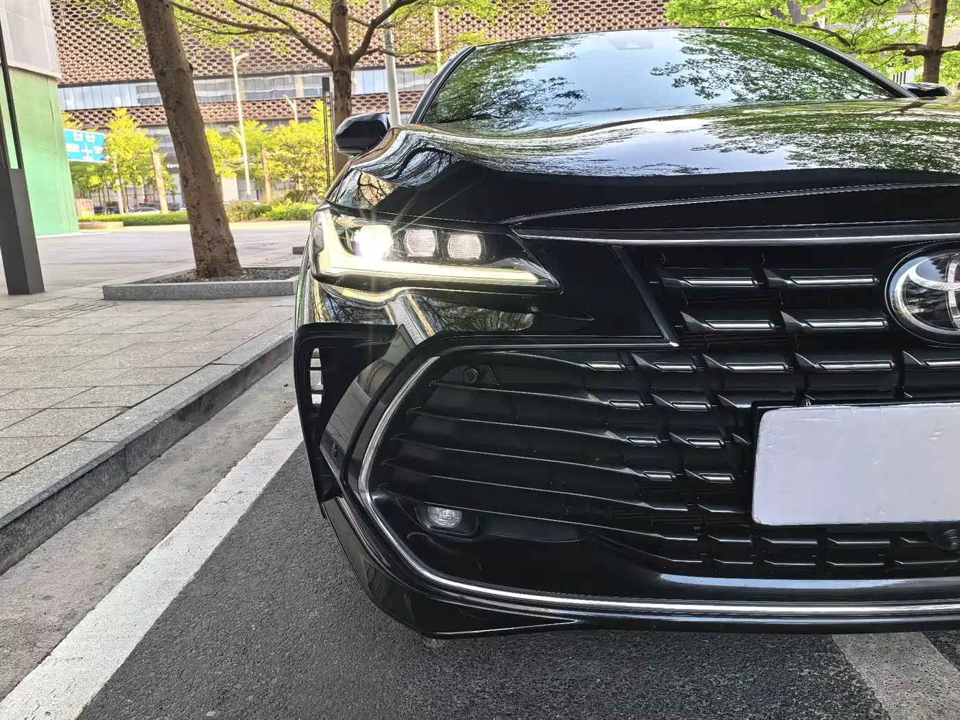 Toyota Avalon 2023 2.0L Premium Selection фото 3