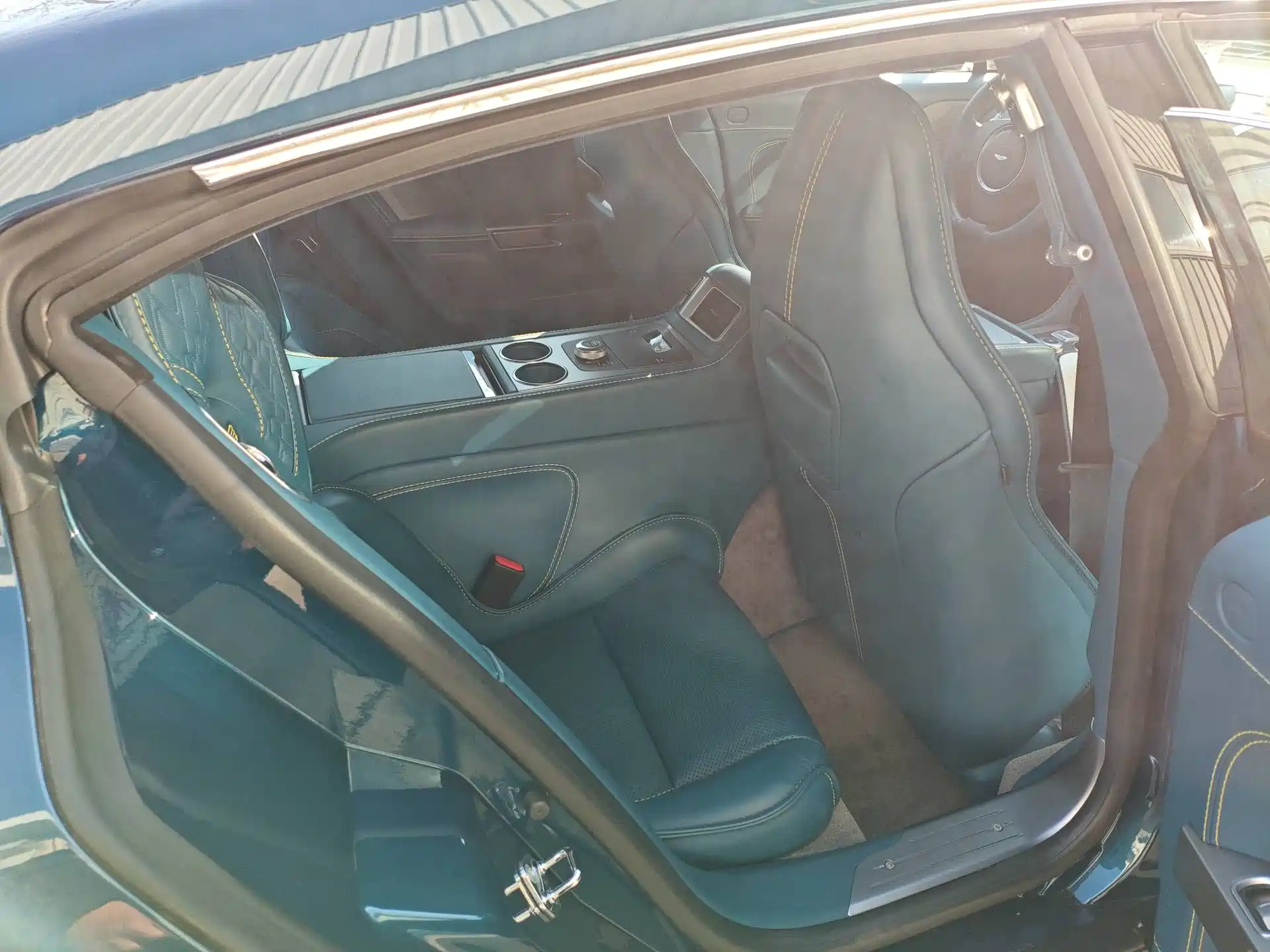Photo 8 - Aston Martin Rapide