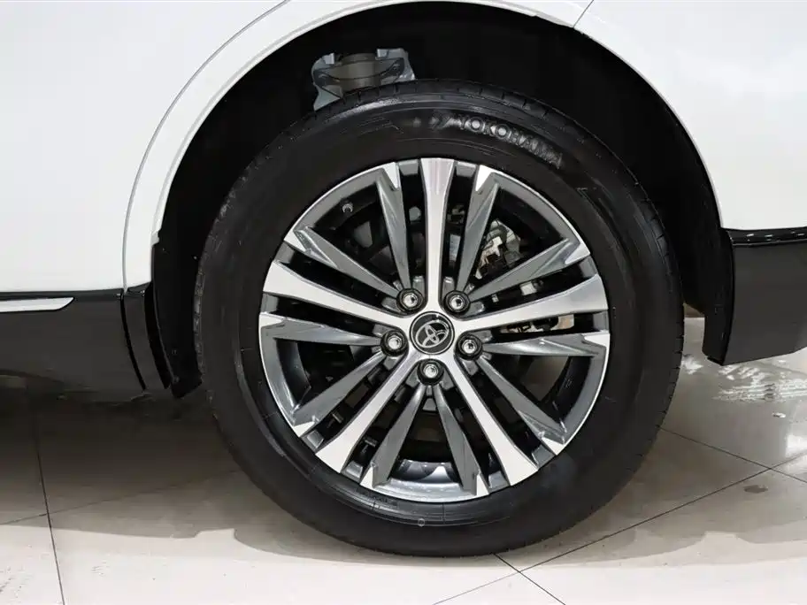 Toyota Venza 2023 2.0L CVT FWD Luxury фото 20
