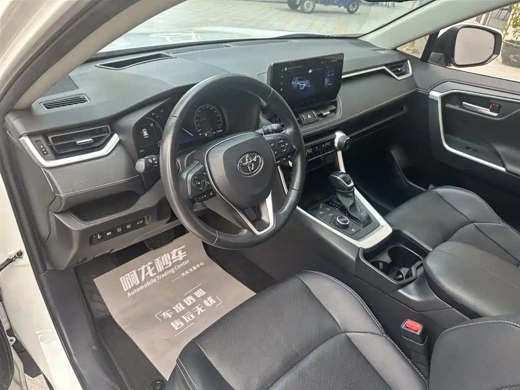 Toyota Wildlander 2023 Hybrid 2.5L E-CVT AWD Premium Edition фото 15