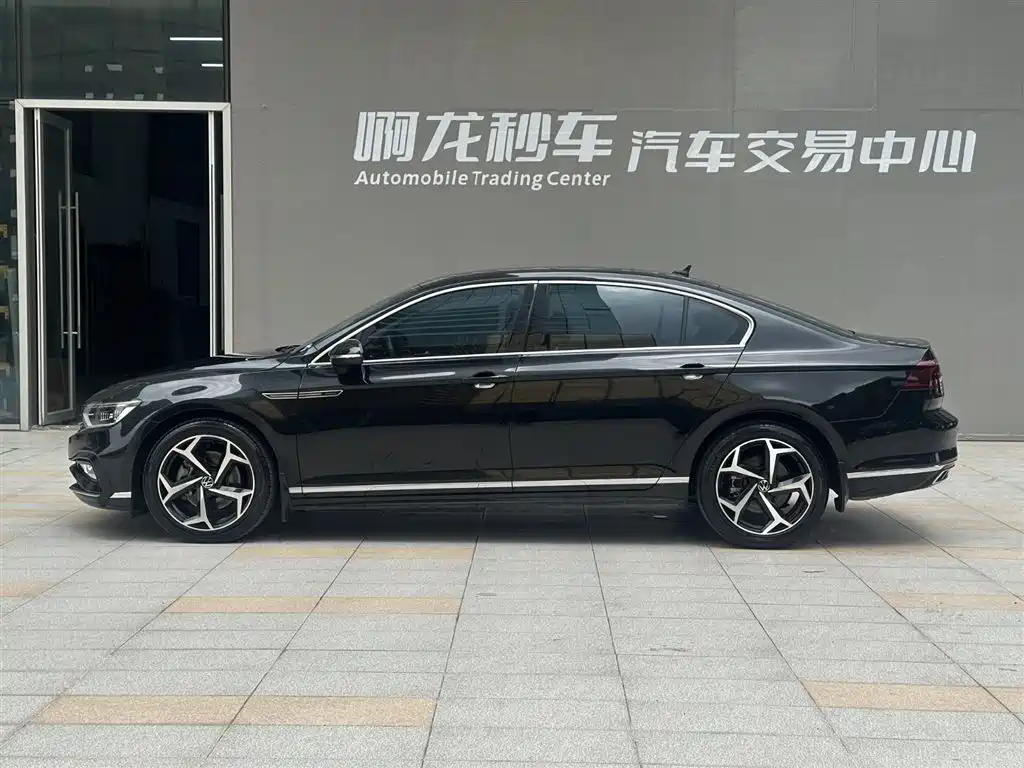 Volkswagen Magotan 2023 2 Million Units Anniversary Edition 330TSI DSG Leading Type фото 18