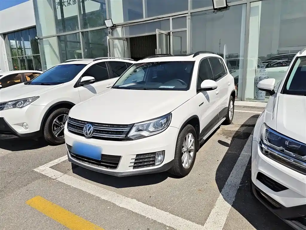 VOLKSWAGEN TIGUAN