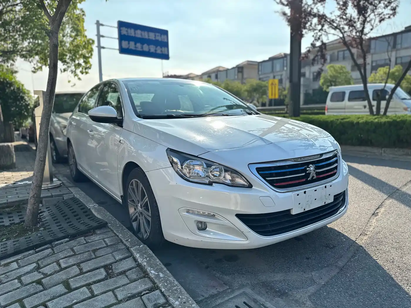 Фото 3 - Peugeot 408