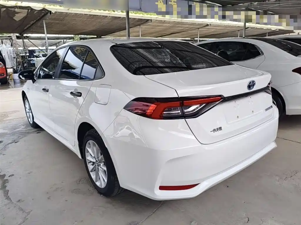 Toyota Corolla 2021 Hybrid 1.8L E-CVT Elite Edition фото 5